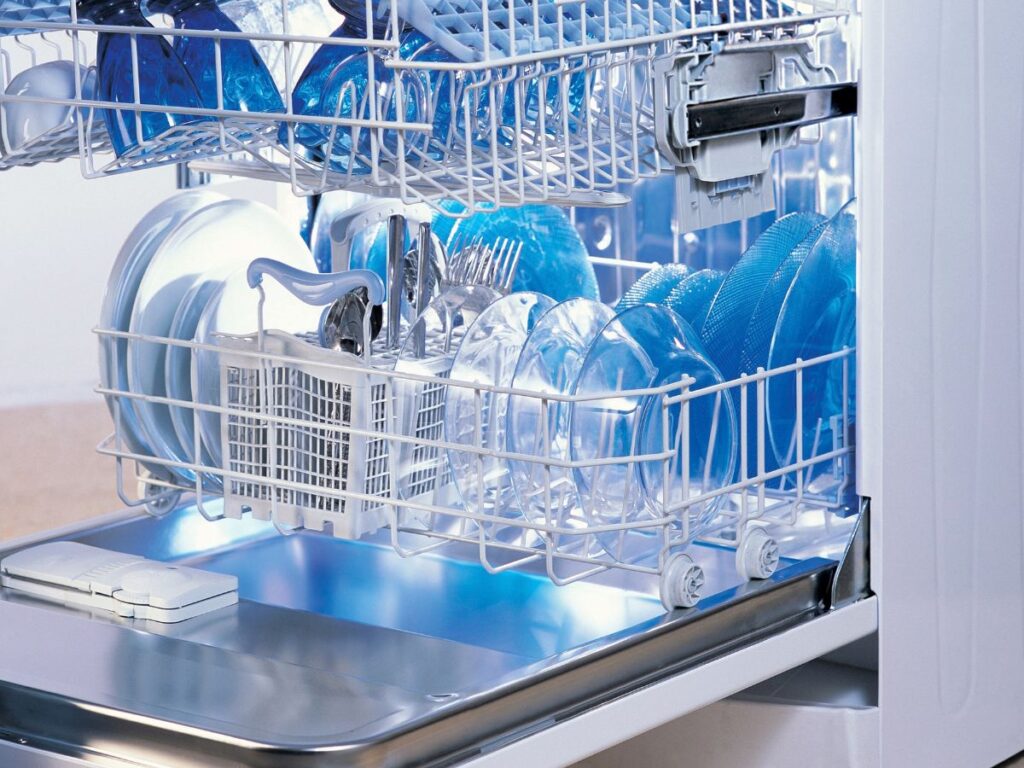 10 علت کار نکردن فن یخچال