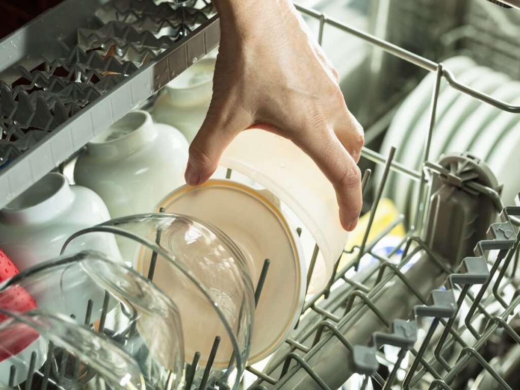 10 علت کار نکردن فن یخچال